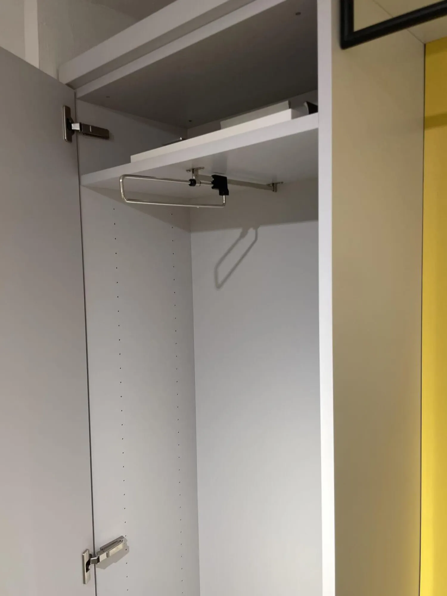 Sudbrock Garderoben|Garderobe Tando Glattlack 407 Steingrau Weiß Grau Paneel Glattlack 496 Lemon Gelb Mit Beleuchtung