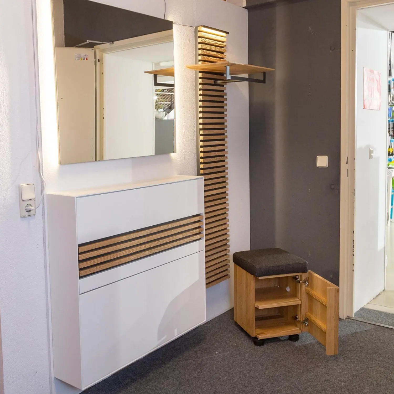 Schöner Wohnen-Kollektion Garderoben|Garderobe Yonna Lack Weiß Holzlamellen Natur Gebürstet Stoff 97 Anthrazit Mit Beleuchtung