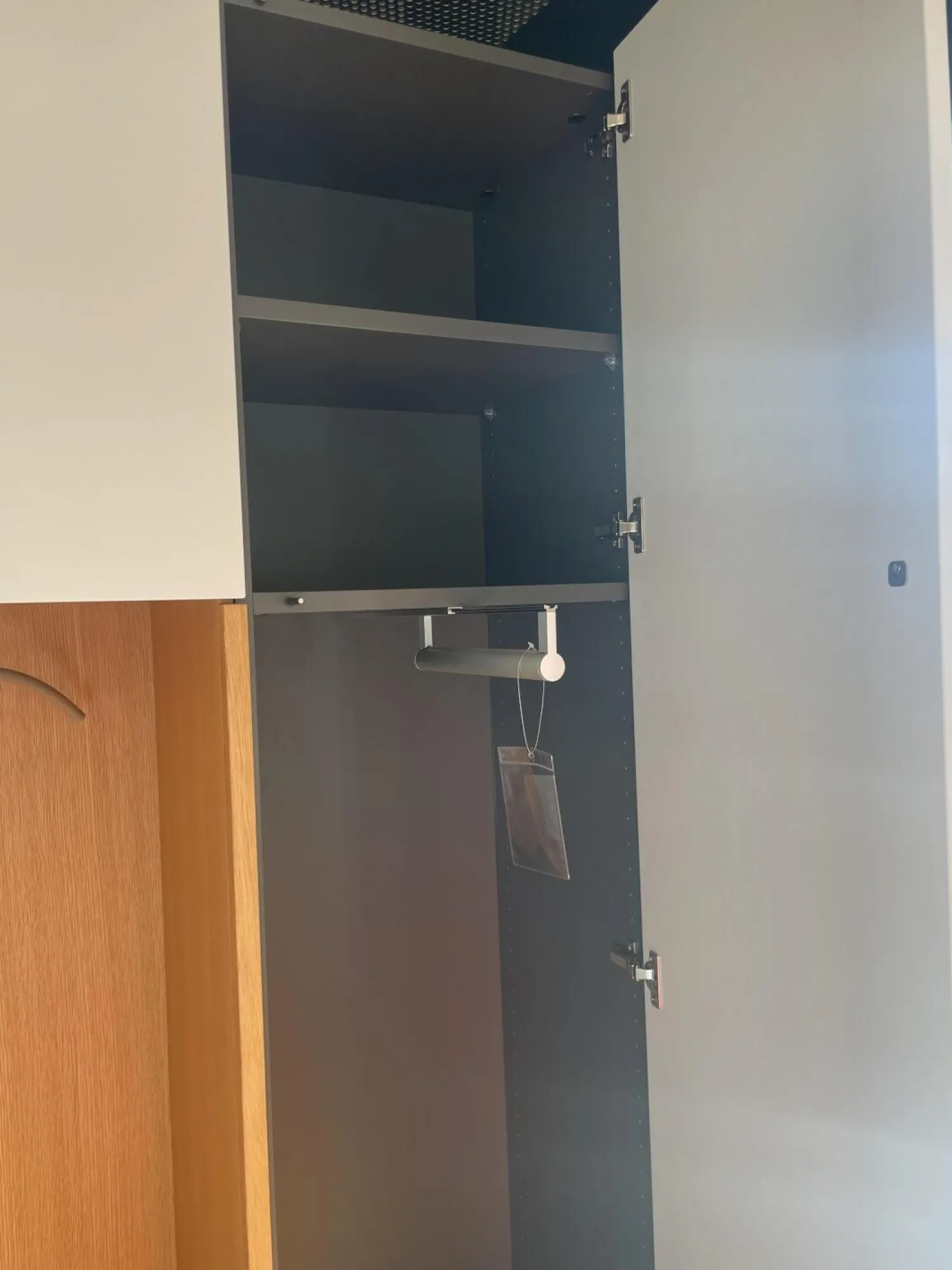 Schönbuch Garderoben|Garderobenschrank Cabin Lack Grau Weiß Innen Melamin 0776 Dunkelgrau Nische Eiche Matt Mit Kissen