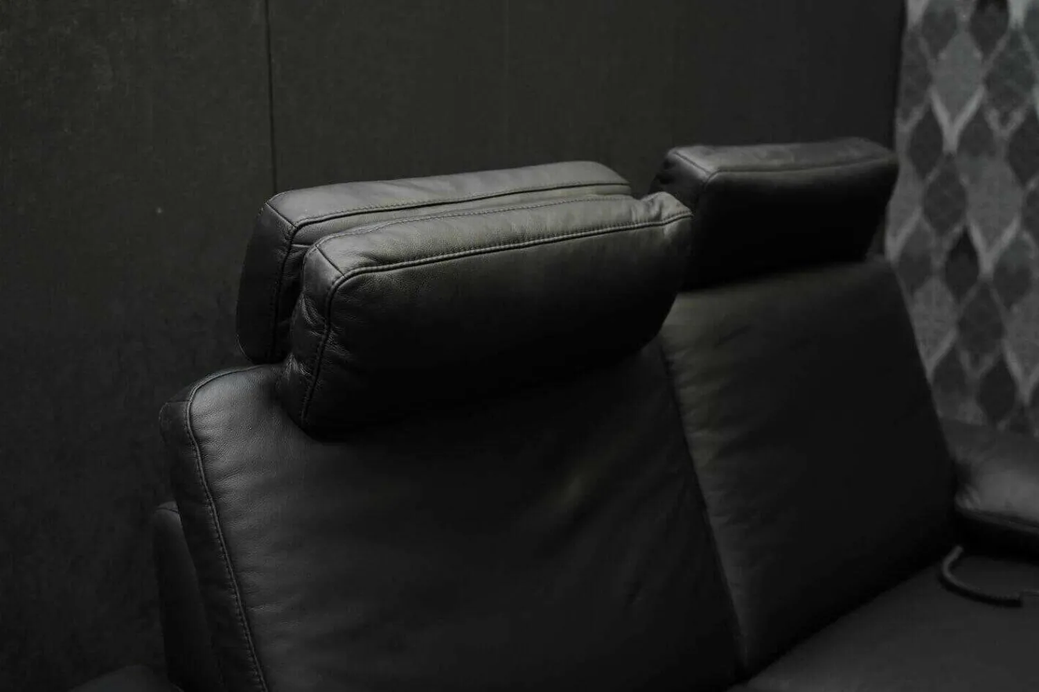 Steinpol Polstergruppen|Garnitur Charly Leder Dolcia Schwarz 58-944 mit Elektrischer Relaxfunktion