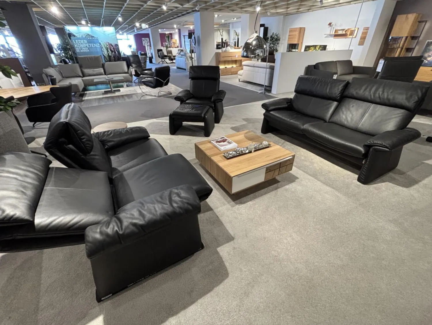 Erpo Polstergruppen|Garnitur Lugano Leder 250.100 Schwarz mit Sessel und Hocker