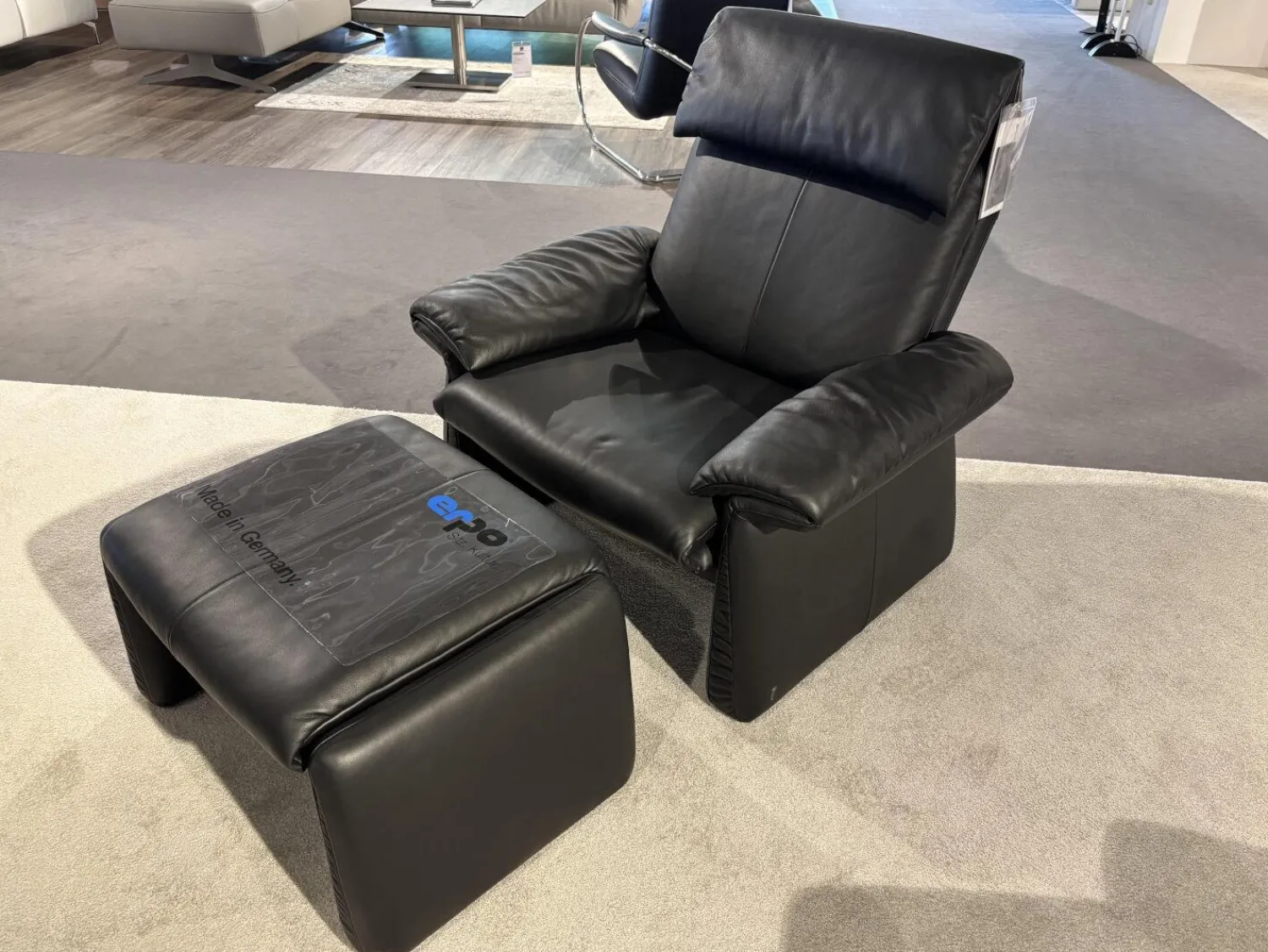 Erpo Polstergruppen|Garnitur Lugano Leder 250.100 Schwarz mit Sessel und Hocker