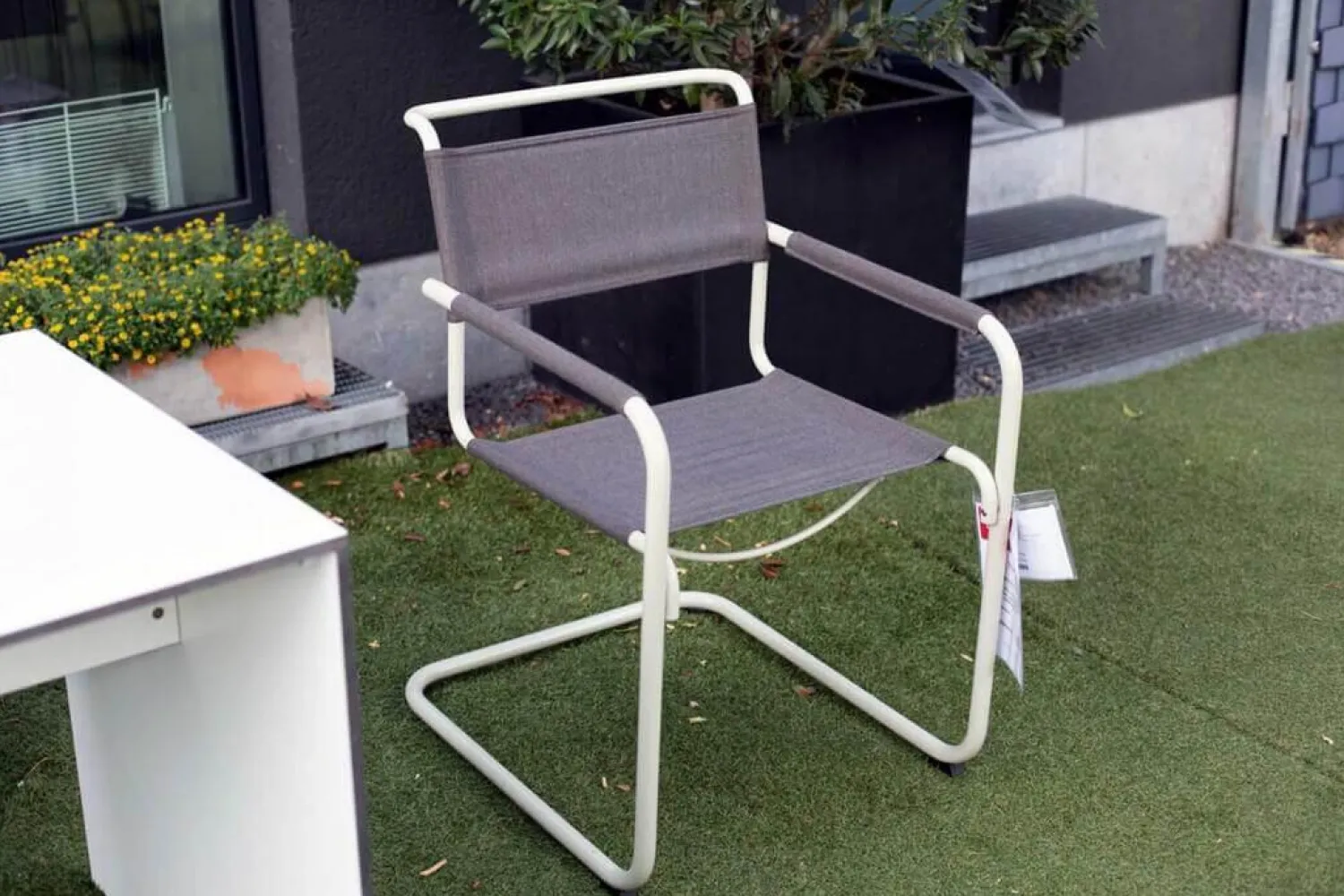 Thonet Gartenstühle|Gartenstuhl S 34 N Bezug Gewebe Schokolade Gestell Warmgrau Inklusive Kunststoffgleiter