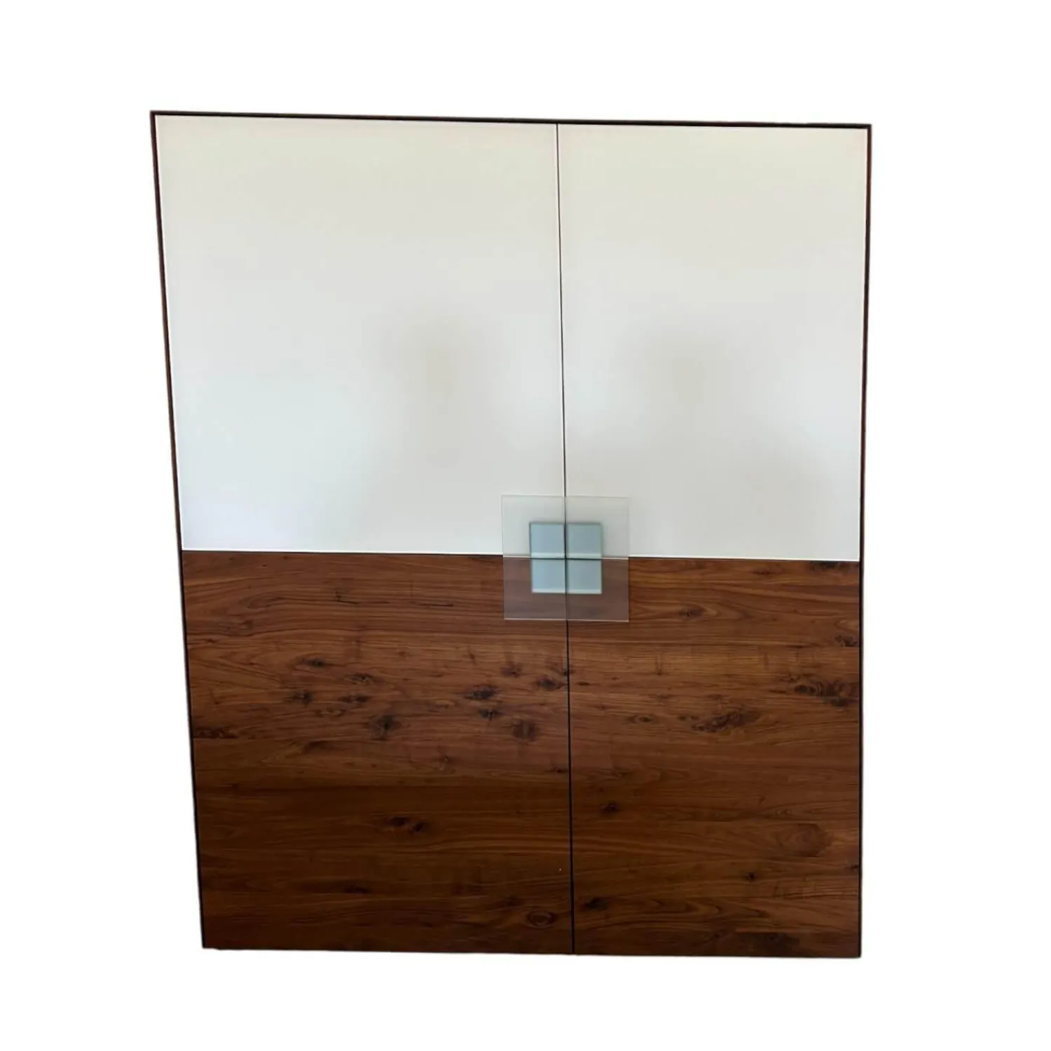 Scholtissek Vitrinen & Highboards|Geschirrschrank Farn Korpus Astiger Nussbaum Natur Geölt Glas 9010 Weiß Matt