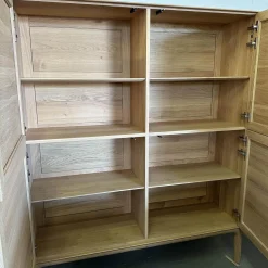 Scholtissek Vitrinen & Highboards|Geschirrschrank Fira Knorrige Eiche Puro Geölt Glas MO 137 Platin Glänzend Grau