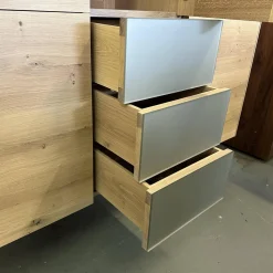 Scholtissek Vitrinen & Highboards|Geschirrschrank Talio Knorrig Eiche Puro Geölt Glas MO 137 Platin Matt Grau