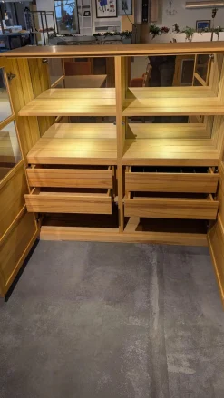 Venjakob Vitrinen & Highboards|Highboard Caletta Kernbuche Teilmassiv Geölt mit Beleuchtung