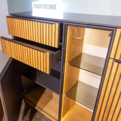 Raum.Freunde Vitrinen & Highboards|Highboard CRF Stav Asteiche Hell Massiv Geölt Metallkufen Alugriffleisten Schieferschwarz Mit Beleuchtung