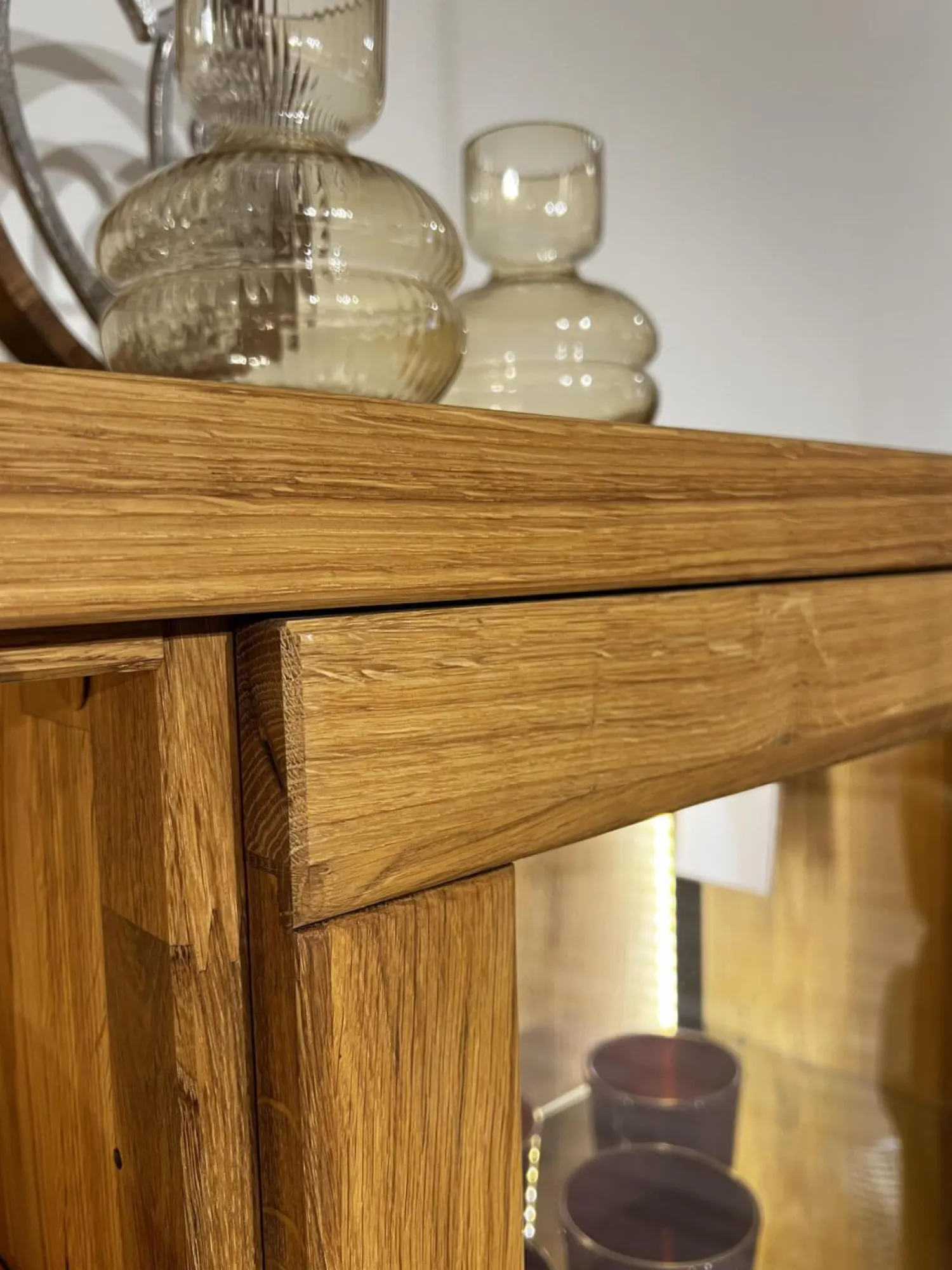 Natura Vitrinen & Highboards|Highboard Hartford Eiche Natur Geölt Rückwand Massiv Sandgestrahlt Inklusive Beleuchtung