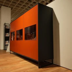 Rietberger Möbelwerke Vitrinen & Highboards|Highboard Kara Frame 73098 Front Lack Ziegelrot Rot Korpus Eiche Graphit Inklusive Beleuchtung