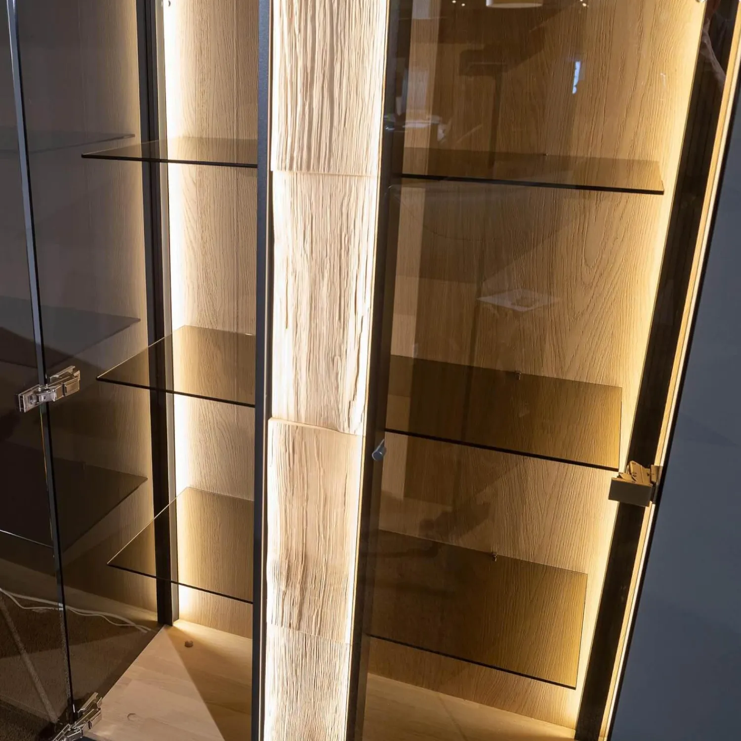 Hartmann Vitrinen & Highboards|Highboard Kilva Kernesche Gebürstet Anthrazit Gebeizt Spaltholz Applikation Inklusive Beleuchtung