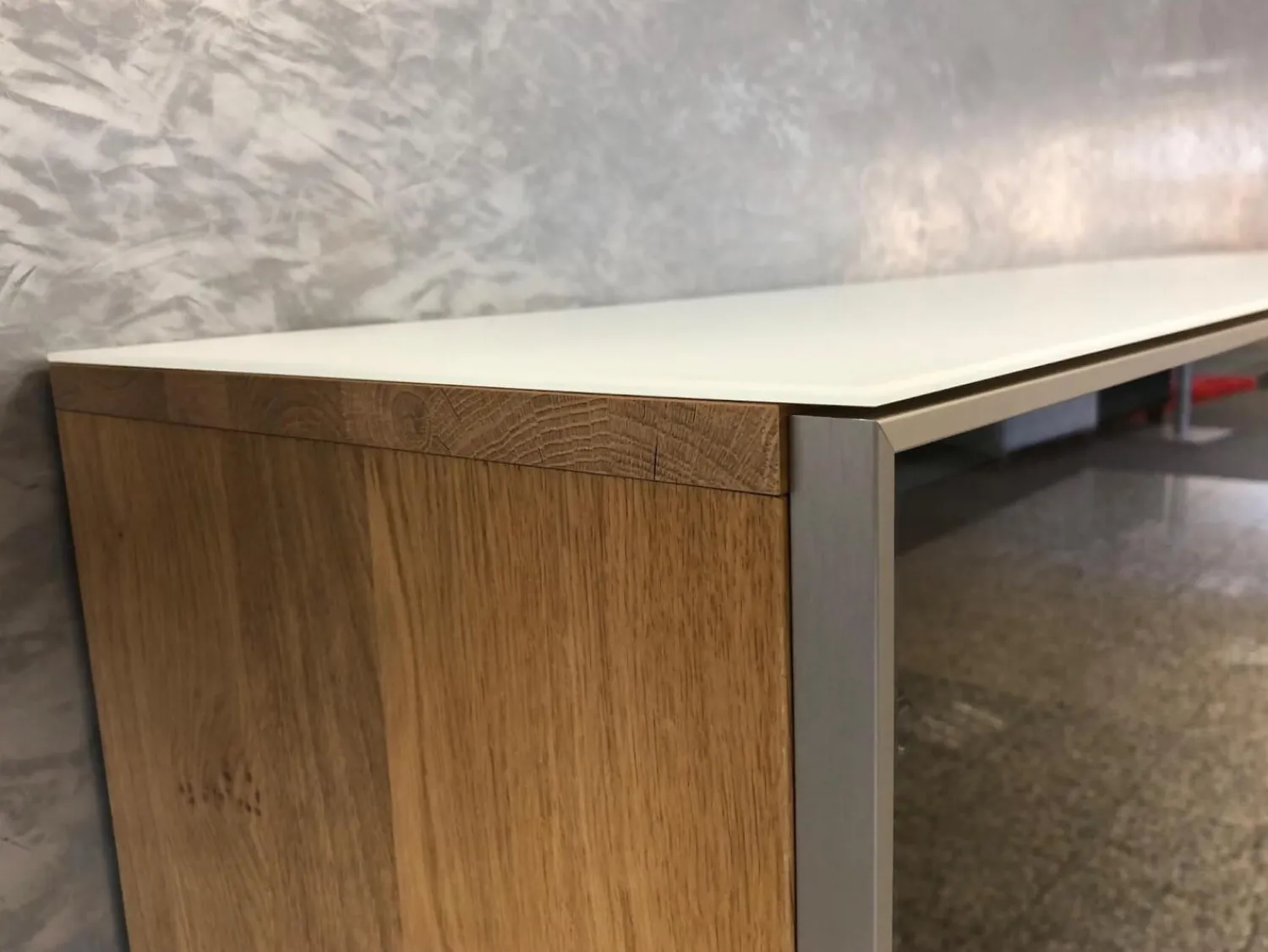 Schröder Franz Vitrinen & Highboards|Highboard Kitzalm Montana Kernasteiche Natur Gebürstet Akzent Satinglas Snow Grau