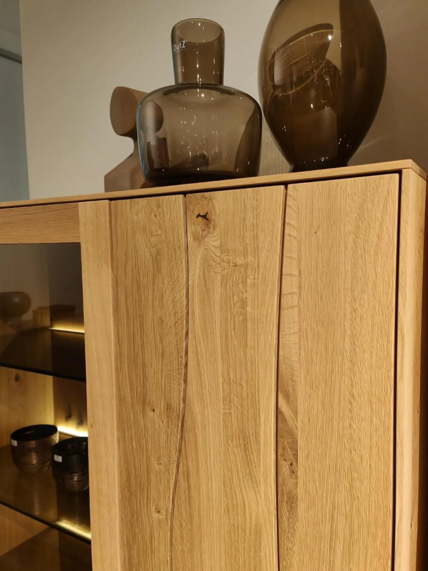 Contur Vitrinen & Highboards|Highboard Mileto C Asteiche Gebürstet Und Geölt Metallgestell Schwarz Inklusive LED Beleuchtung Mit Fernbedienung