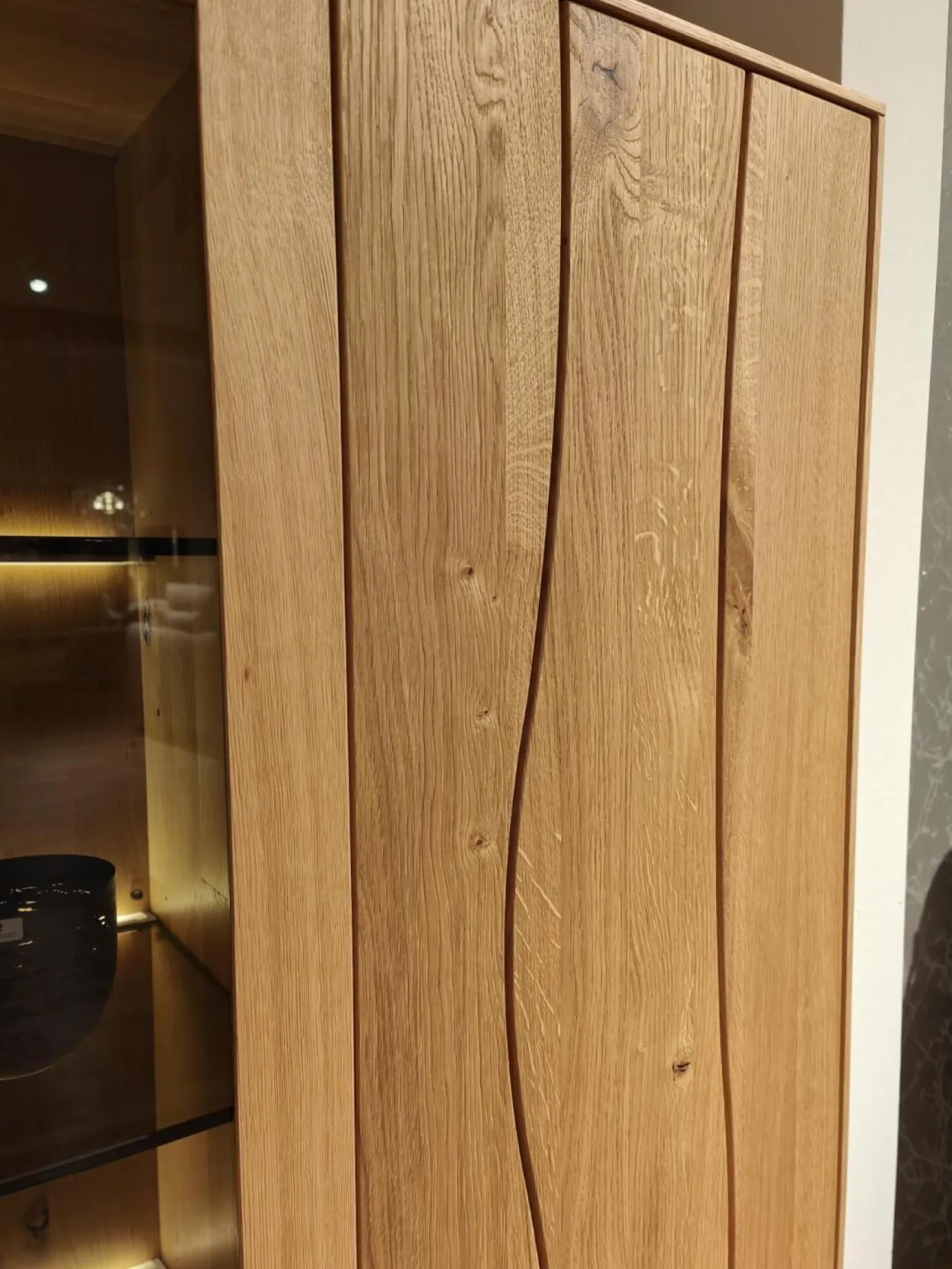 Contur Vitrinen & Highboards|Highboard Mileto C Asteiche Gebürstet Und Geölt Metallgestell Schwarz Inklusive LED Beleuchtung Mit Fernbedienung