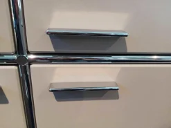 Dauphin Home Vitrinen & Highboards|Highboard MLQE Beige Seidenmatt mit 4 Glas-Fachböden und Stahlror-System Verchromt