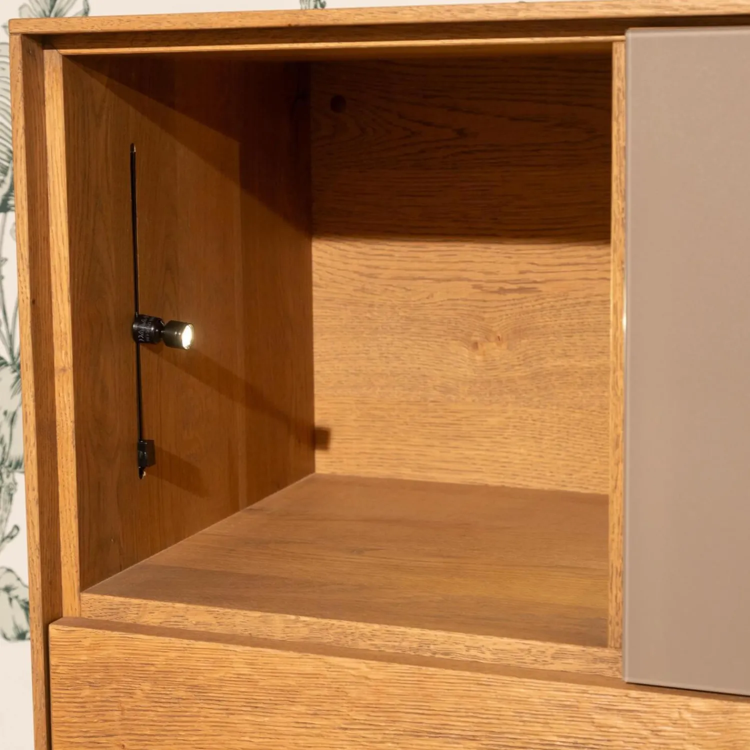 Anrei Vitrinen & Highboards|Highboard Set Puro Syle 460 Asteiche Gebürstet Barrique Geölt Farbglas Steingrau Sockel Metallrahmen Schwarz Inklusive LED Beleuchtung Ohne Links Highboard