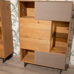 Anrei Vitrinen & Highboards|Highboard Set Puro Syle 460 Asteiche Gebürstet Barrique Geölt Farbglas Steingrau Sockel Metallrahmen Schwarz Inklusive LED Beleuchtung Ohne Links Highboard