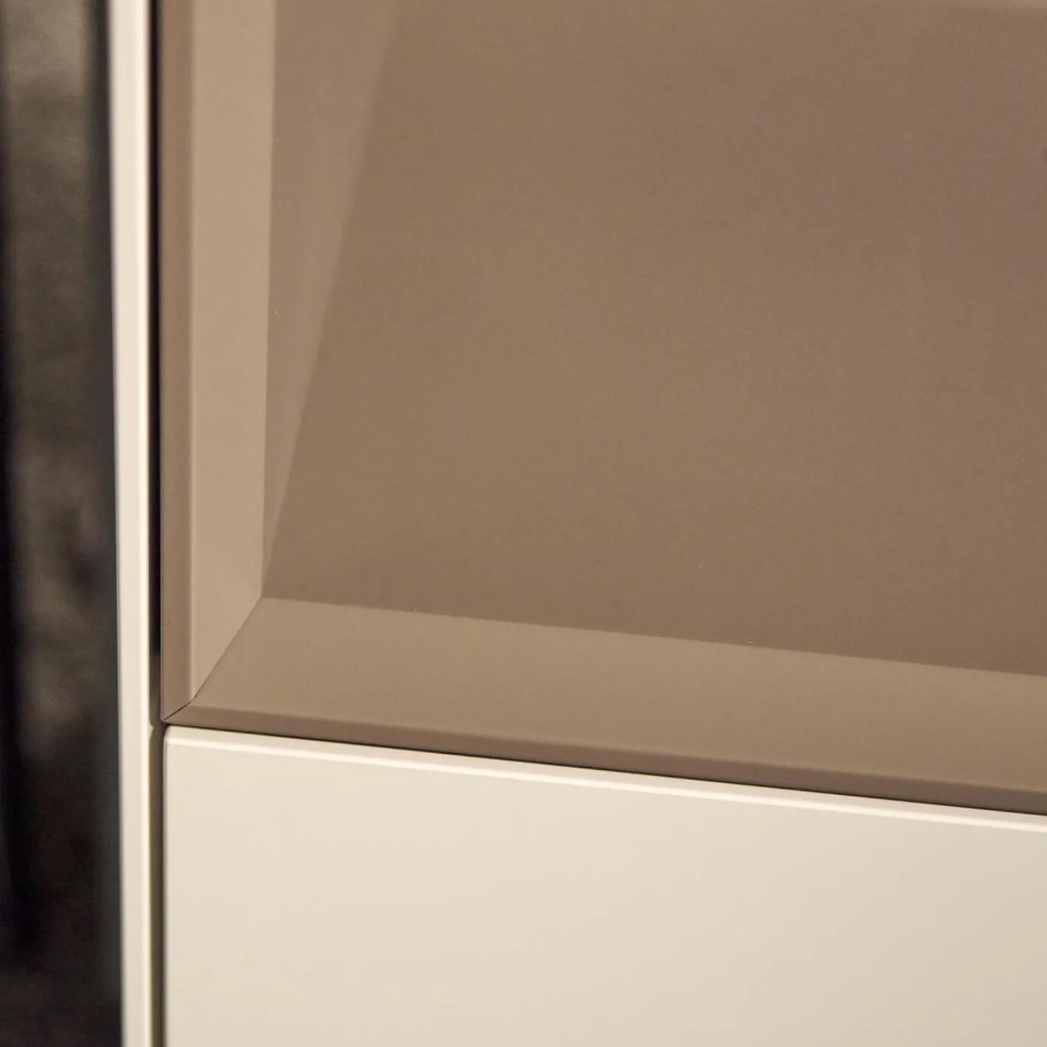 Kettnaker Vitrinen & Highboards|Highboard Soma Lack Matt Weiß Basalt Zargen Lack Weiß Matt Gestell Wange Alufarbig