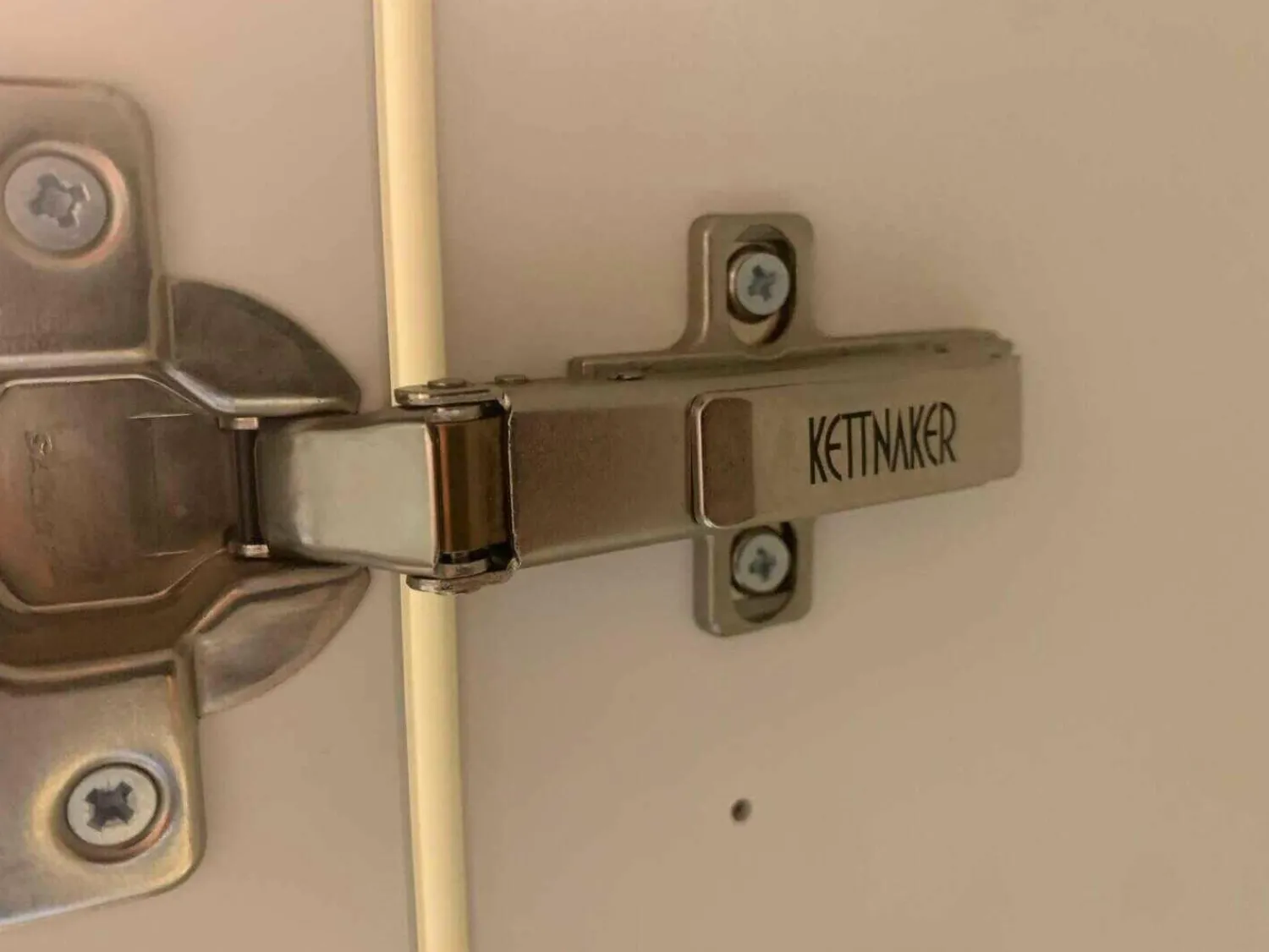 Kettnaker Vitrinen & Highboards|Highboard Soma Weiß Kernnussbaum Lemon