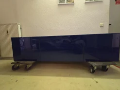 Scholtissek Wohnwände & Tv-Lowboards|Hängelowboard Novus Korpus Knorrige Eiche Rustikal Natur Geölt Front Glas 5002 Ultramarienblau Blau Glänzend