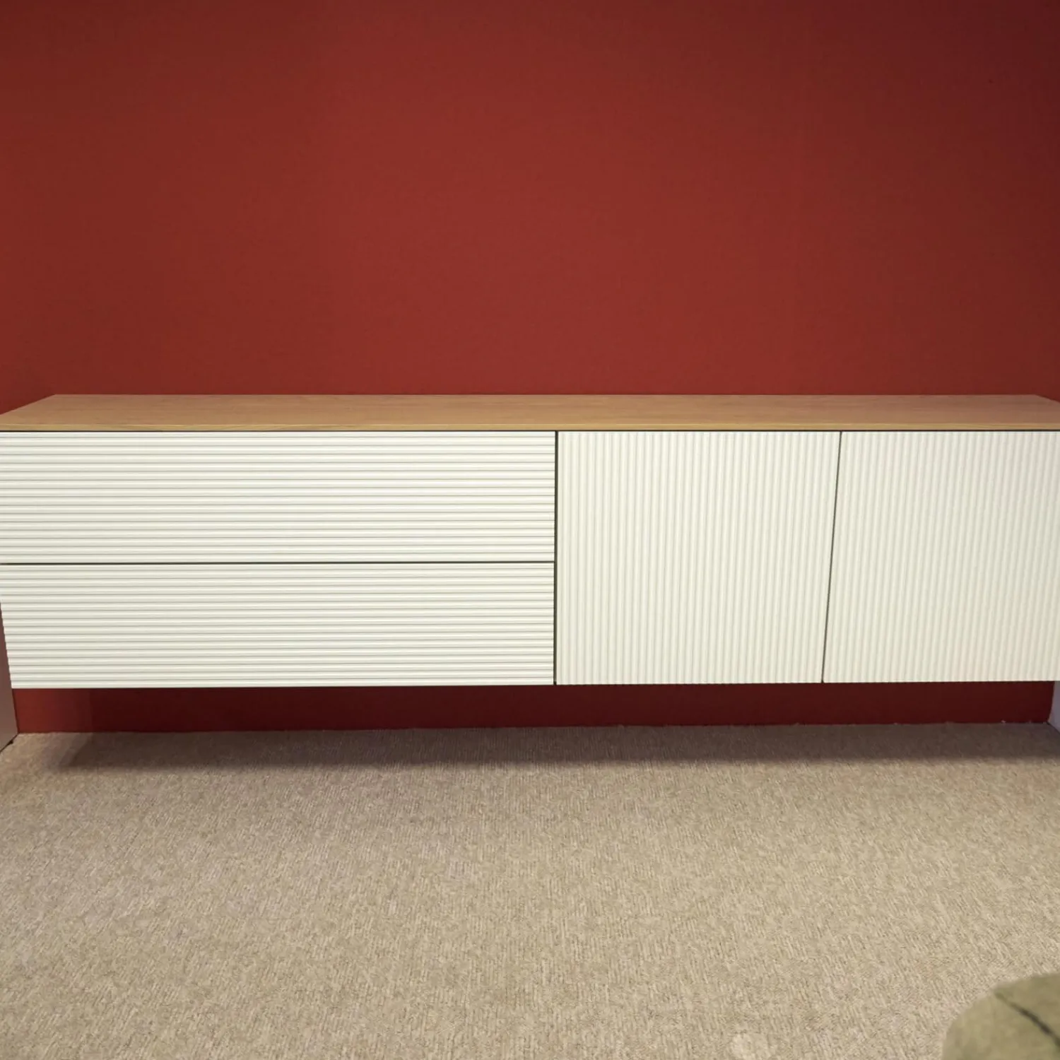 Sudbrock Kommoden & Sideboards|Hänge-Sideboard Cubo Korpus 420 Glattlack Verkehrsweiß Abdeckplatte 127 Eiche Milk