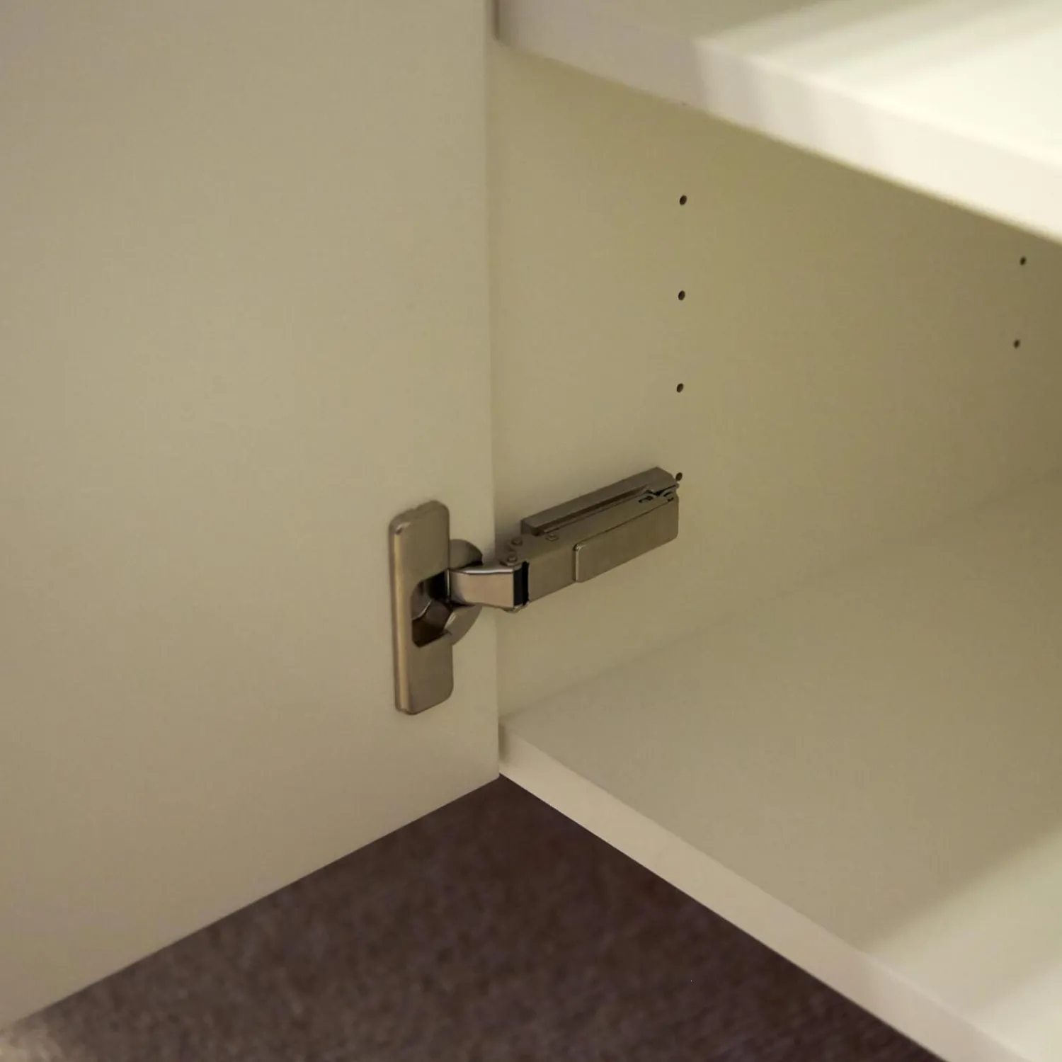 Sudbrock Kommoden & Sideboards|Hänge-Sideboard Cubo Korpus 420 Glattlack Verkehrsweiß Abdeckplatte 127 Eiche Milk