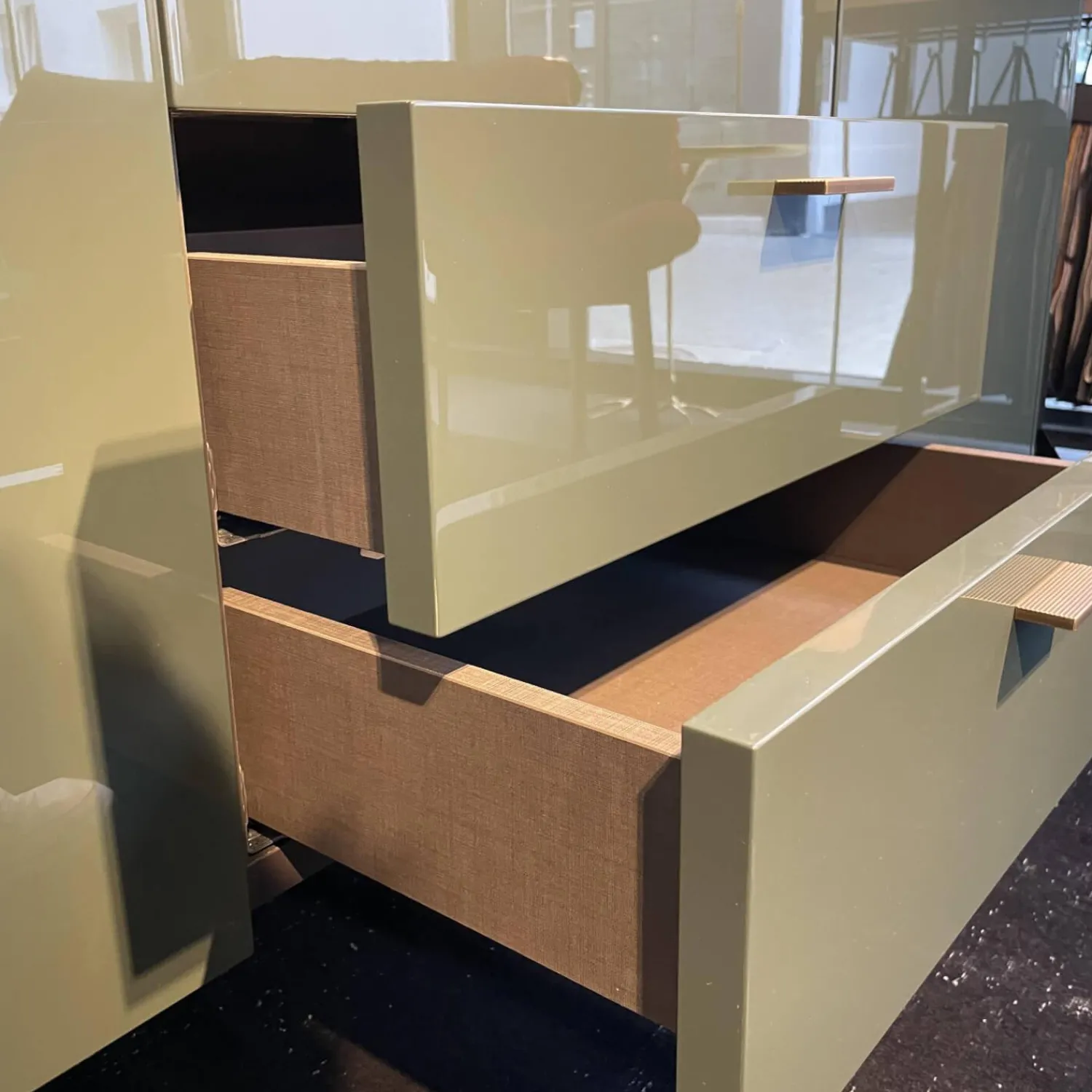 Lema Kommoden & Sideboards|Hängesideboard LT40 Lack Ruta 231 Grün mit Schubkästen und Türen