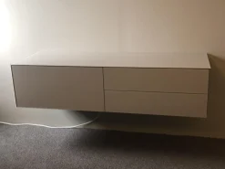 Kettnaker Kommoden & Sideboards|Hängesideboard Soma Außen Glas Basalt Weiß Beige Grau Innen Lack Basalt Weiß Beige Grau Mit Zwei Großen Schubkästen