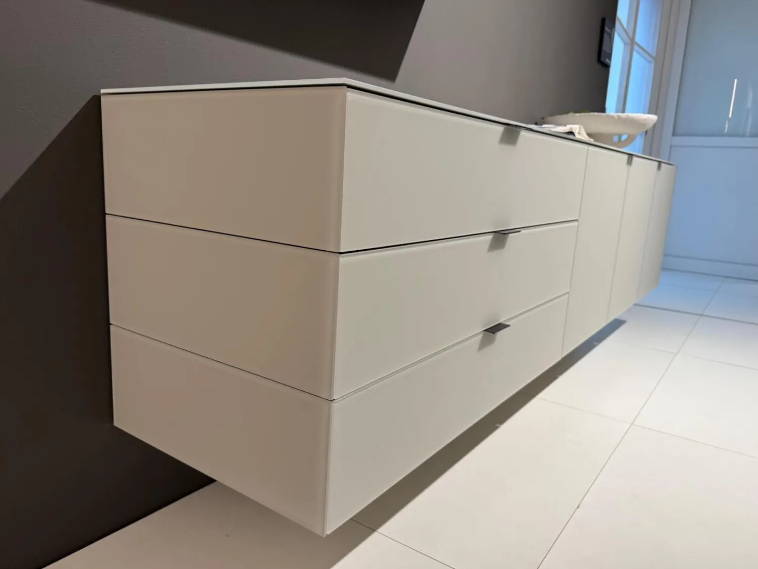 Kettnaker Kommoden & Sideboards|Hänge-Sideboard Soma Glas Steingrau Matt mit 2 Wandborden