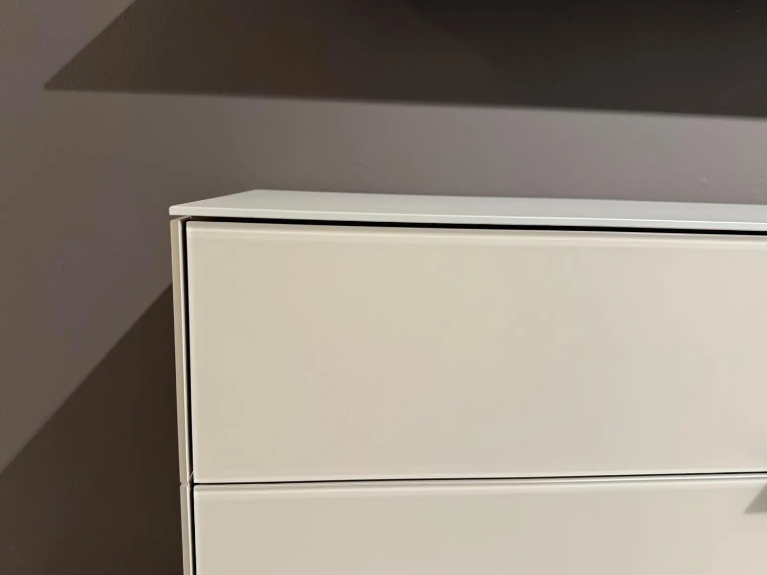 Kettnaker Kommoden & Sideboards|Hänge-Sideboard Soma Glas Steingrau Matt mit 2 Wandborden