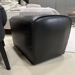 Christine Kröncke Relaxsessel|Hochlehnsessel Lilou Stoff Rye Schwarzgrau Fuß Schwarz mit Hocker Derby