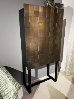 Christine Kröncke Vitrinen & Highboards|Hochschrank Shape 30 Collector Front Dark Beauty Quadrat Messing Brüniert Korpus Eiche Anthrazit Matt Lackiert Mit Beleuchtung