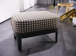 Molteni & C Hocker & Sitzsäcke|Hocker Chelsea Stoff Scuro Braun Weiß Gemustert Gestell Eiche Grau