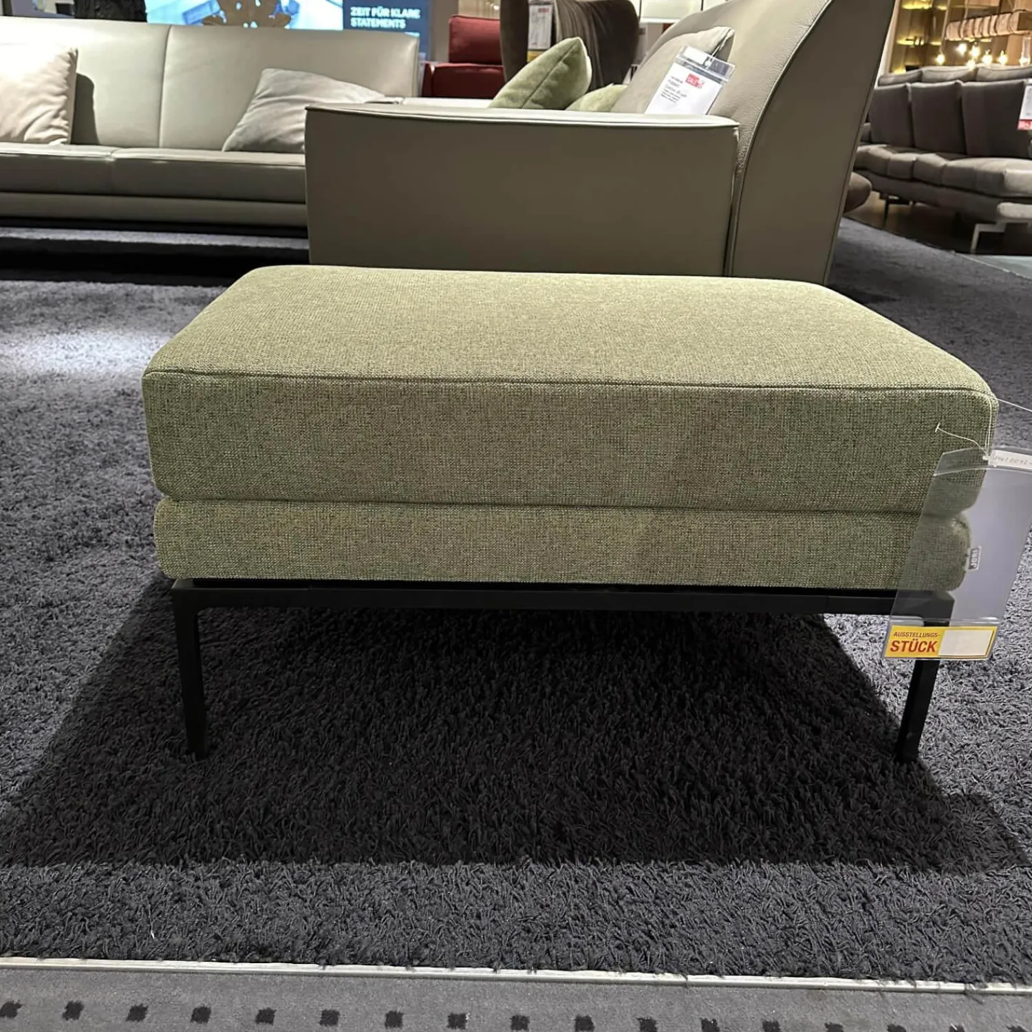 Jori Hocker & Sitzsäcke|Hocker Glove Pure Jr 8950 Stoff Plutone Grün Gestell Massive Buche Schwarz Lackiert