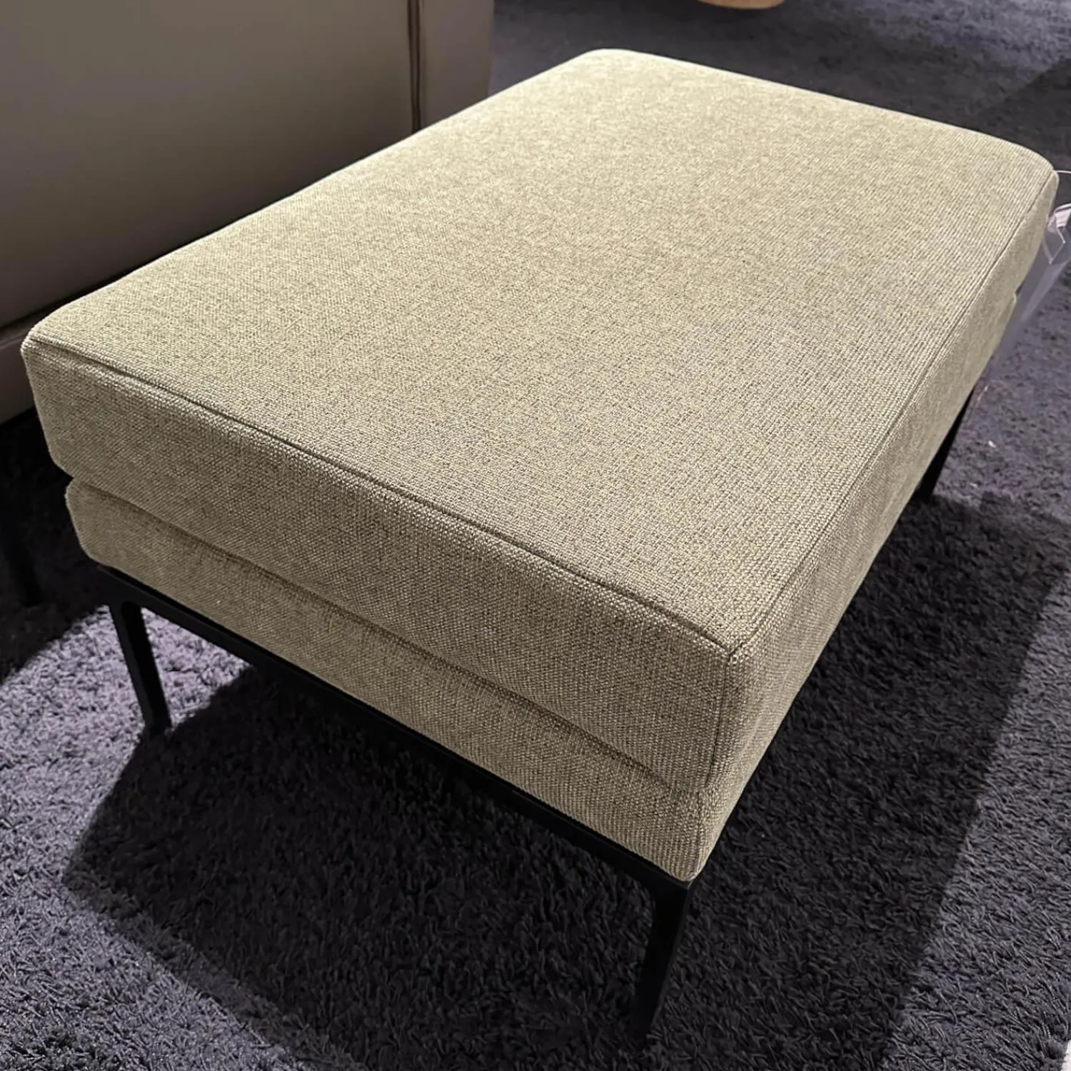 Jori Hocker & Sitzsäcke|Hocker Glove Pure Jr 8950 Stoff Plutone Grün Gestell Massive Buche Schwarz Lackiert