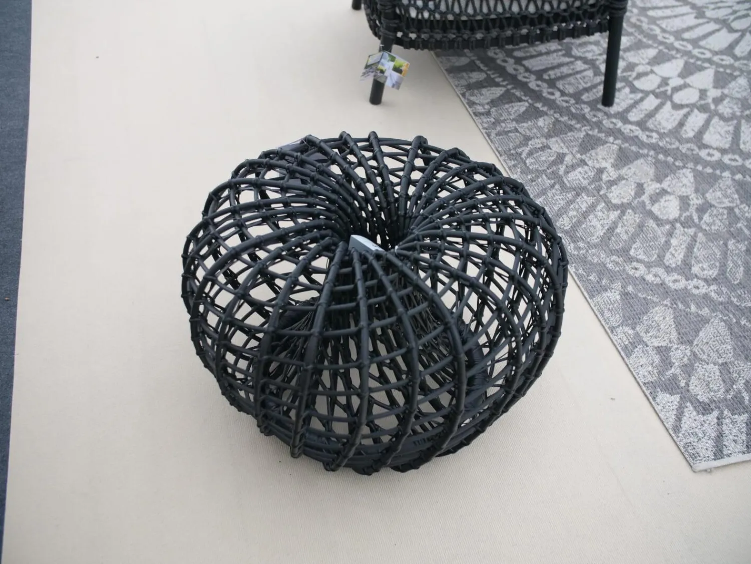 Cane Line Hocker & Sitzsäcke|Hocker Nest Weave Lava Grey Schwarz Grau