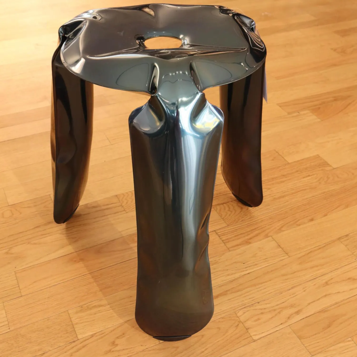 Zieta Hocker & Sitzsäcke|Hocker Plopp Rostfreier Stahl Cosmic Blue Schwarz