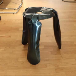 Zieta Hocker & Sitzsäcke|Hocker Plopp Rostfreier Stahl Cosmic Blue Schwarz