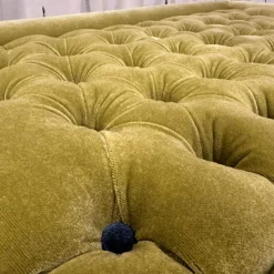 Nobilis Hocker & Sitzsäcke|Hocker Royal Caption Stoff Zimmer & Rhode Infinity Grüngelb Mit Dunkelblauen Knöpfen Füße Dunkel Gebeizt Und Lackiert