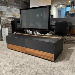 Team 7 Wohnwände & Tv-Lowboards|Home-Entertainment Raumteilerkorpus Mit TV-Säule Abdeckplatte Farbglas Schwarz Matt Nussbaum Natur Geölt