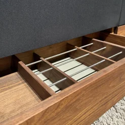 Team 7 Wohnwände & Tv-Lowboards|Home-Entertainment Raumteilerkorpus Mit TV-Säule Abdeckplatte Farbglas Schwarz Matt Nussbaum Natur Geölt