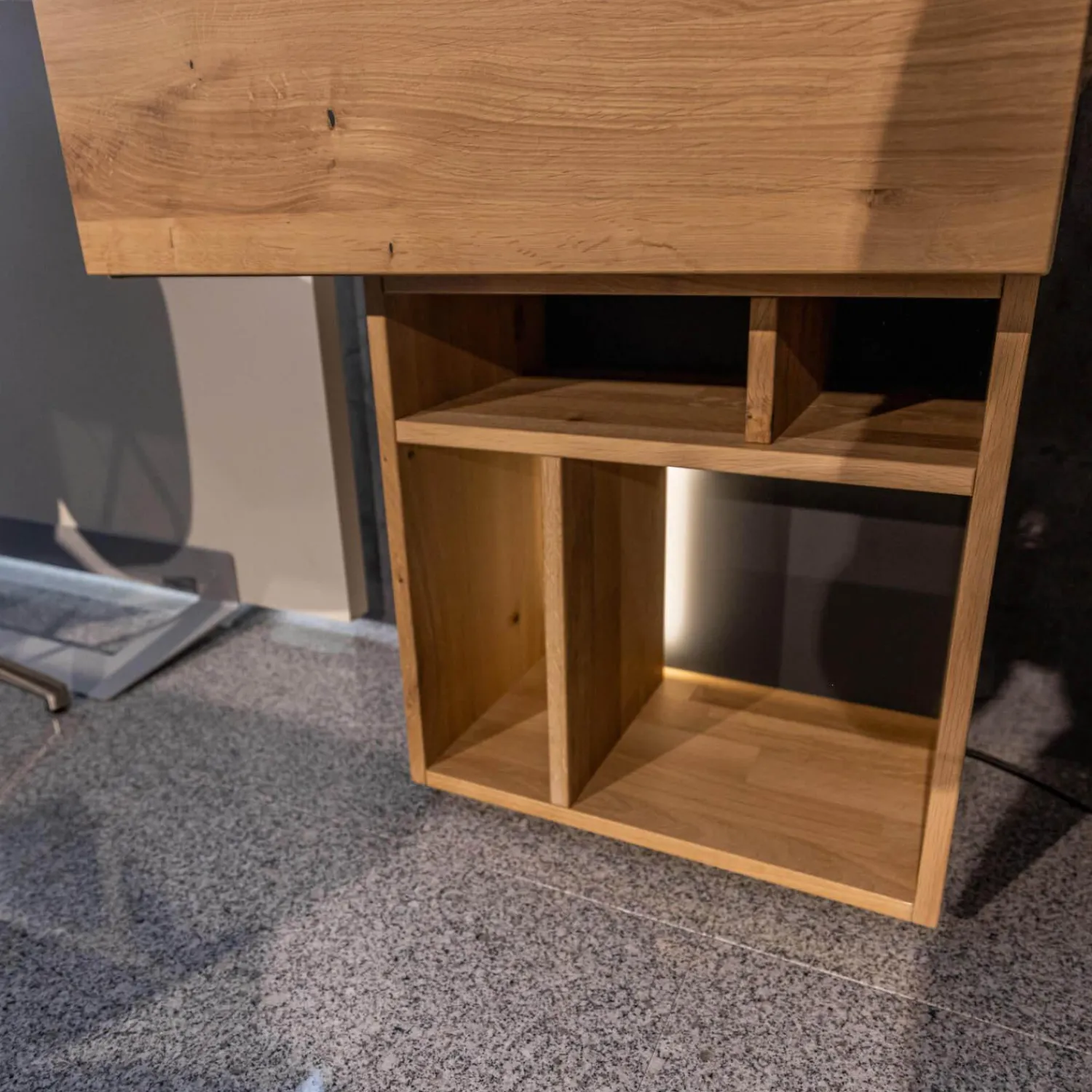 WK Wohnen Wohnwände & Tv-Lowboards|Homeoffice Regal WK 490 Baristo Asteiche Bianco Glas Anthrazit Mit Fächern Und Schubladen Inklusive LED Beleuchtung