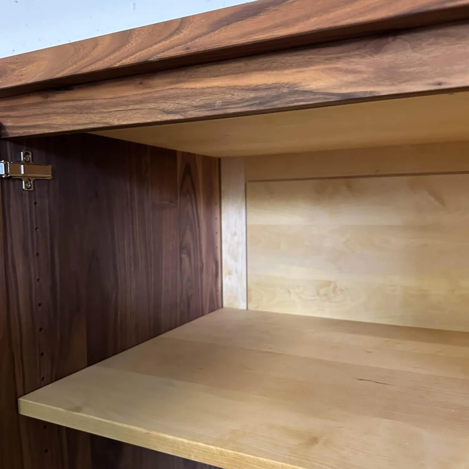 Scholtissek Kleiderschränke|Kleiderschrank Artus Klein Korpus Astiger Nussbaum Innen Birke Natur Geölt Glas Dunkelgrau Matt