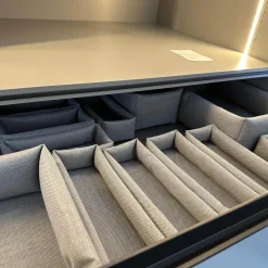 Interlübke Kleiderschränke|Kleiderschrank Collect Außen Lack Greige M08 Matt Weiß Grau Innen Lack Muschel M23 Matt Beige Grau Mit Beleuchtung
