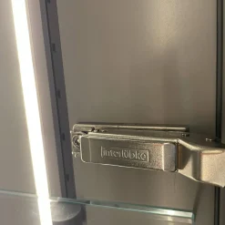 Interlübke Garderoben|Kleiderschränke|Kleiderschrank Garderobe Collect Korpus Mattlack Flintgrau Paneele Eiche Natur mkit Beleuchtung Schrankelemente Glas Drehtüren Glaseinlegeböden Garderobenelement mit Spiegel