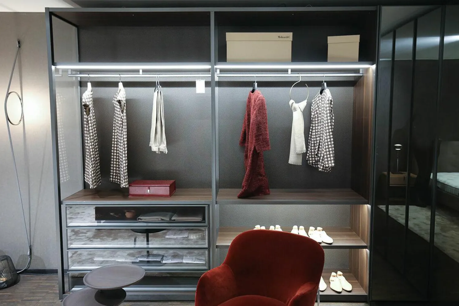 Molteni & C Kleiderschränke|Kleiderschrank Gliss Master Larix Moro Glas Stopsol Grau Nussbaum mit Innenausstattung und Beleuchtung