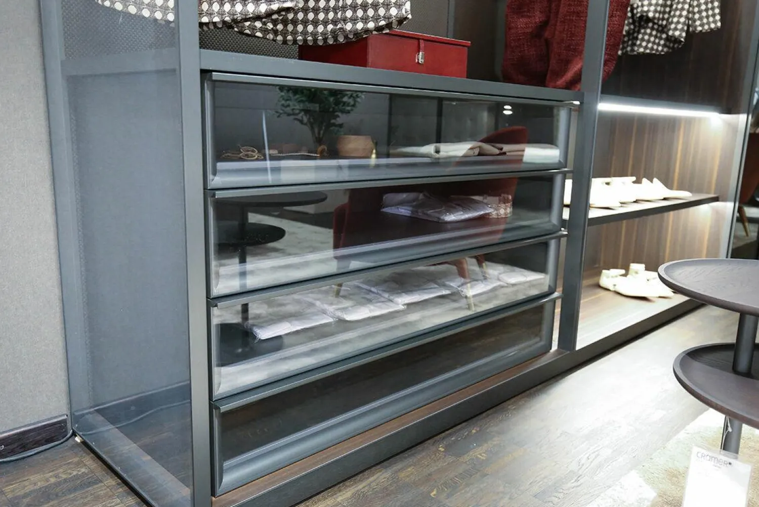 Molteni & C Kleiderschränke|Kleiderschrank Gliss Master Larix Moro Glas Stopsol Grau Nussbaum mit Innenausstattung und Beleuchtung