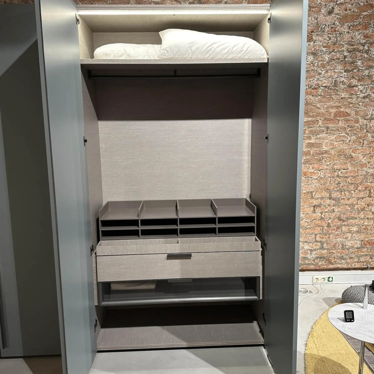 Molteni & C Kleiderschränke|Kleiderschrank Gliss Master Korpus Melaminbeschichtet Shantung Grau Front Lack Blaugrau Mit Drehtür