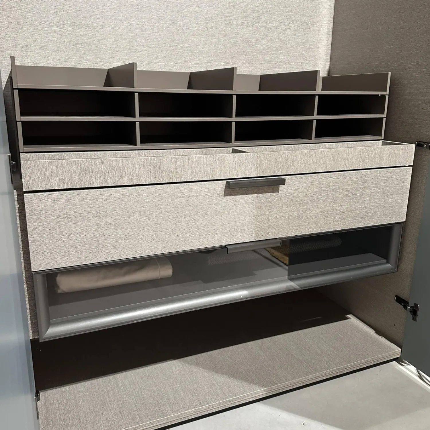 Molteni & C Kleiderschränke|Kleiderschrank Gliss Master Korpus Melaminbeschichtet Shantung Grau Front Lack Blaugrau Mit Drehtür