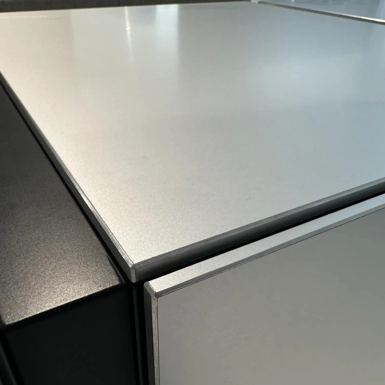 Kettnaker Kommoden & Sideboards|Kommode Alea Fronten Und Abdeckplatte Aluminium Natur Korpus Lack Schwarz Matt